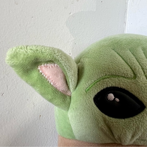 STAR WARS MANDOLORIAN BABY YODA CHILD SLIP ON PLUSH COMFY SLIPPERS - Picture 7 of 8